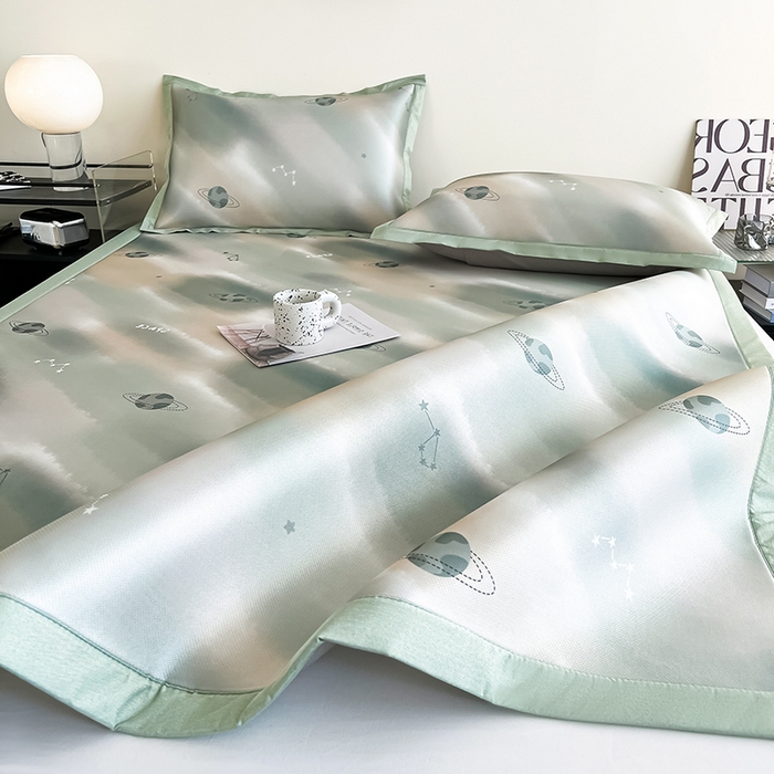 91家纺网 家纺一手货源 找家纺 倾慕家纺 2026新款A类简约风牛奶丝数码印花冰丝凉席 梦幻星球绿