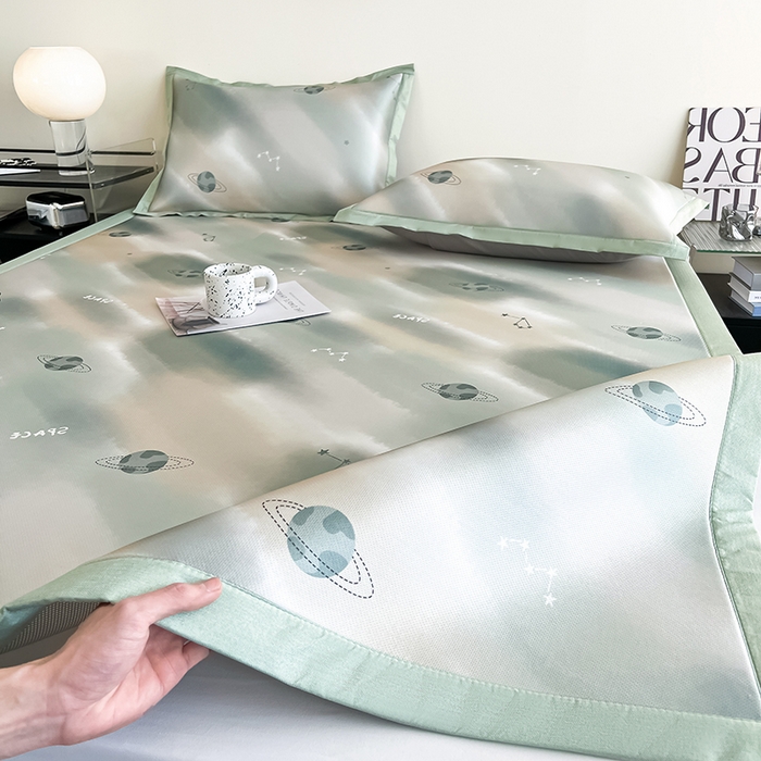 91家纺网 家纺一手货源 找家纺 倾慕家纺 2026新款A类简约风牛奶丝数码印花冰丝凉席 梦幻星球绿