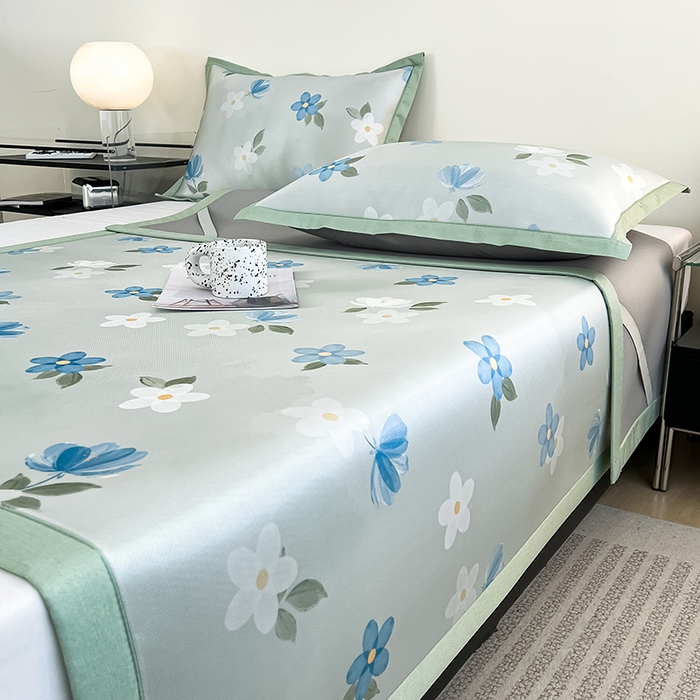 91家纺网 家纺一手货源 找家纺 倾慕家纺 2026新款A类简约风牛奶丝数码印花冰丝凉席 梦幻花朵绿