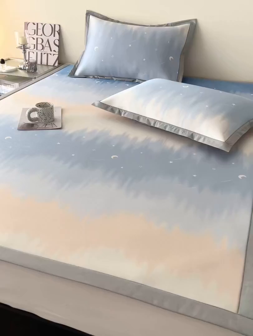 91家纺网 家纺一手货源 找家纺 倾慕家纺 2026新款A类简约风牛奶丝数码印花冰丝凉席 星辰大海