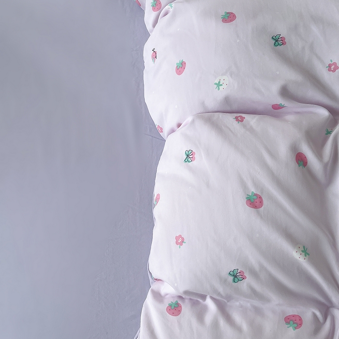 91家纺网 家纺一手货源 找家纺 帛洵家纺 2026新款110g超柔水洗宝宝有氧仿棉四件套（提供买家秀） 草莓多多-粉