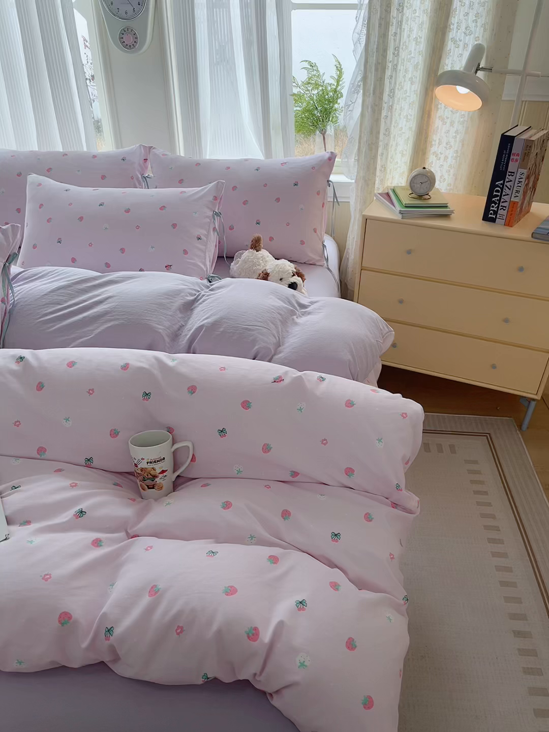 91家纺网 家纺一手货源 找家纺 帛洵家纺 2026新款110g超柔水洗宝宝有氧仿棉四件套（提供买家秀） 草莓多多-粉