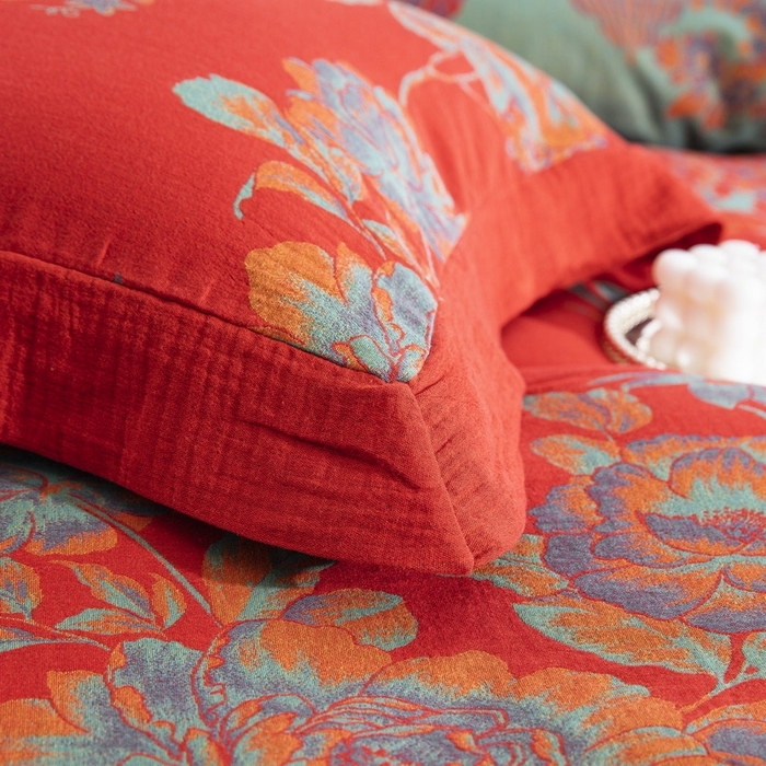 91家纺网 家纺一手货源 找家纺 双层纱家居 2026新款全棉纯棉色织提花拼角飞边款四件套 英伦城堡-正红