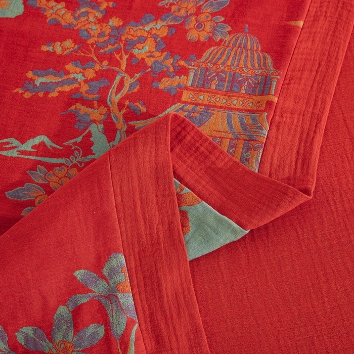 91家纺网 家纺一手货源 找家纺 双层纱家居 2026新款全棉纯棉色织提花拼角飞边款四件套 英伦城堡-正红