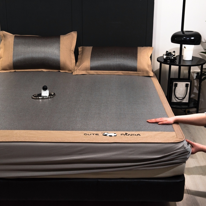 91家纺网 家纺一手货源 找家纺 倾慕家纺 2026新款A类刺绣冰藤席--床笠款 刺绣熊猫银咖色床笠款