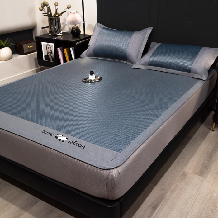 91家纺网 家纺一手货源 找家纺 倾慕家纺 2026新款A类刺绣冰藤席--床笠款 刺绣熊猫蓝色床笠款