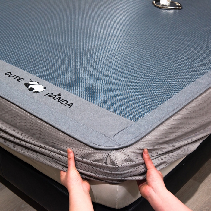 91家纺网 家纺一手货源 找家纺 倾慕家纺 2026新款A类刺绣冰藤席--床笠款 刺绣熊猫蓝色床笠款