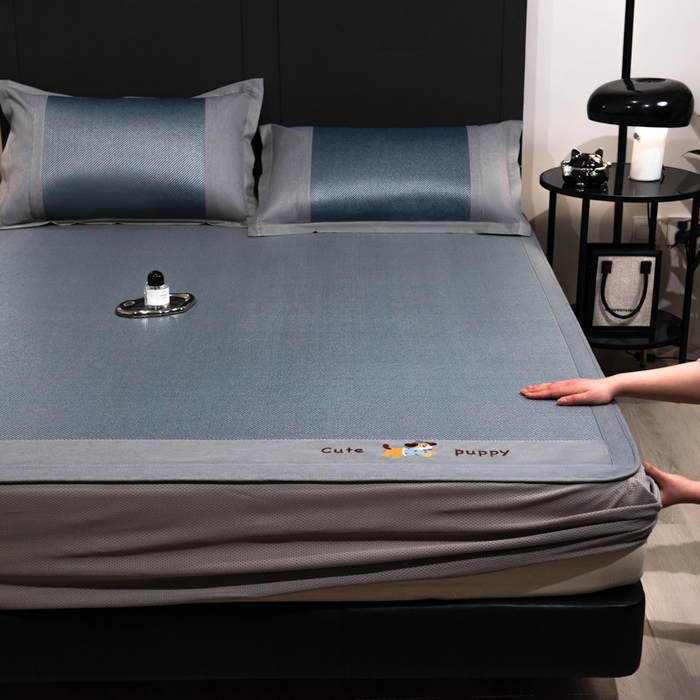 91家纺网 家纺一手货源 找家纺 倾慕家纺 2026新款A类刺绣冰藤席--床笠款 刺绣小狗蓝色床笠款