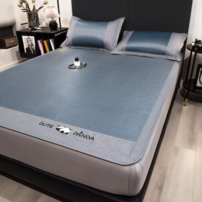 91家纺网 家纺一手货源 找家纺 倾慕家纺 2026新款A类刺绣冰藤席--床笠款 刺绣熊猫蓝色床笠款