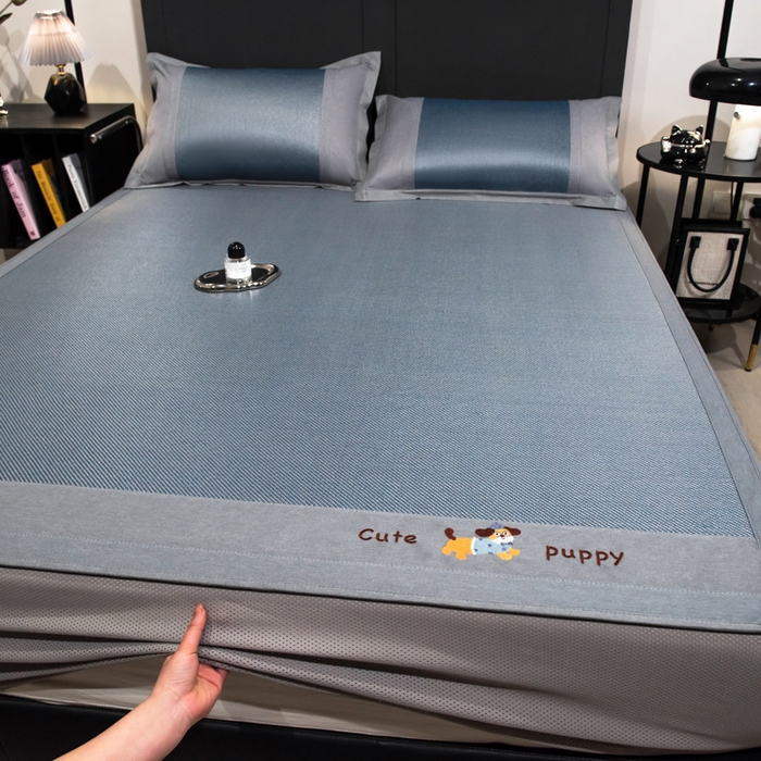 91家纺网 家纺一手货源 找家纺 倾慕家纺 2026新款A类刺绣冰藤席--床笠款 刺绣小狗蓝色床笠款