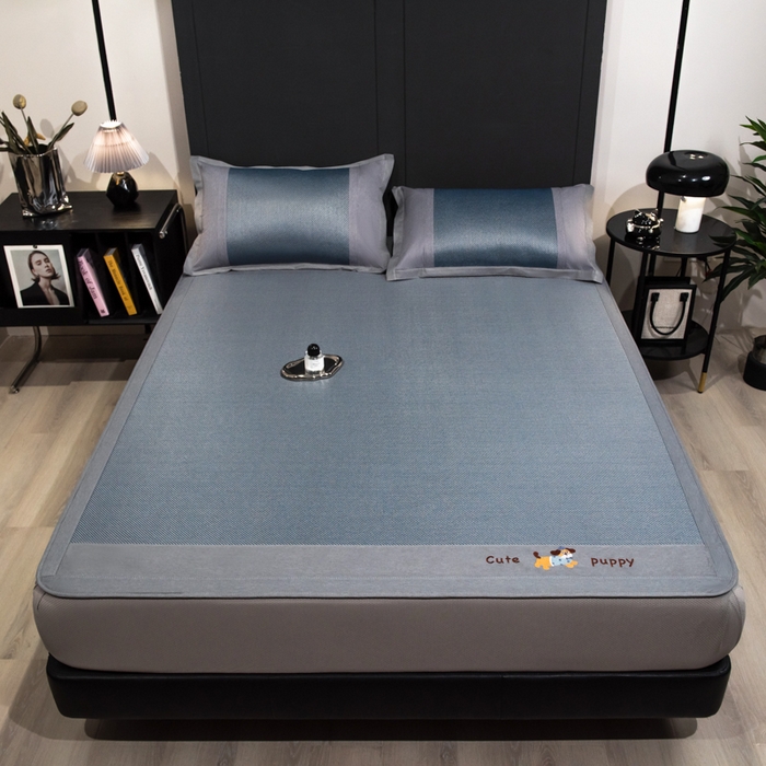 91家纺网 家纺一手货源 找家纺 倾慕家纺 2026新款A类刺绣冰藤席--床笠款 刺绣小狗蓝色床笠款