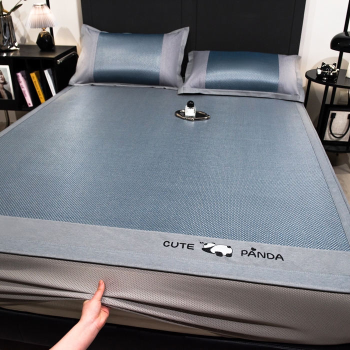 91家纺网 家纺一手货源 找家纺 倾慕家纺 2026新款A类刺绣冰藤席--床笠款 刺绣熊猫蓝色床笠款