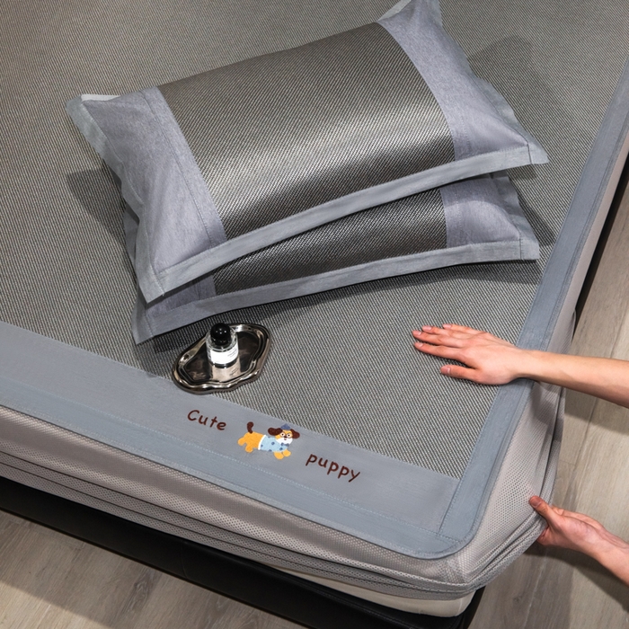 91家纺网 家纺一手货源 找家纺 （总）倾慕家纺 2026新款A类刺绣冰藤席--床笠款