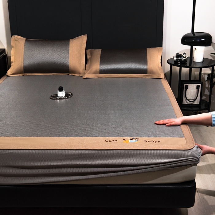 91家纺网 家纺一手货源 找家纺 倾慕家纺 2026新款A类刺绣冰藤席--床笠款 刺绣小狗银咖色床笠款