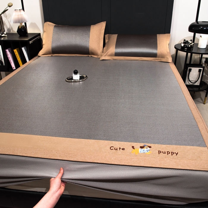 91家纺网 家纺一手货源 找家纺 倾慕家纺 2026新款A类刺绣冰藤席--床笠款 刺绣小狗银咖色床笠款