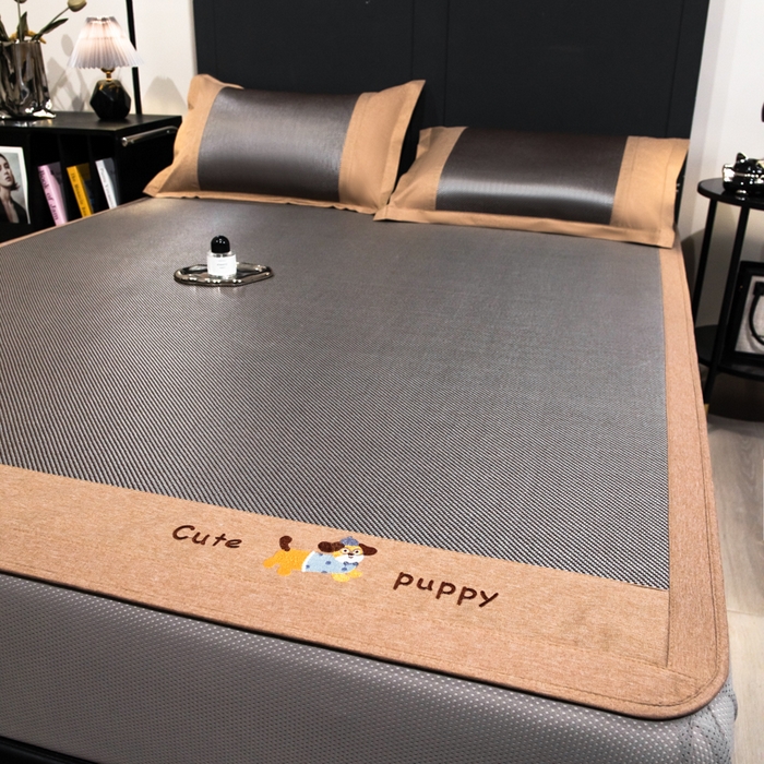 91家纺网 家纺一手货源 找家纺 倾慕家纺 2026新款A类刺绣冰藤席--床笠款 刺绣小狗银咖色床笠款