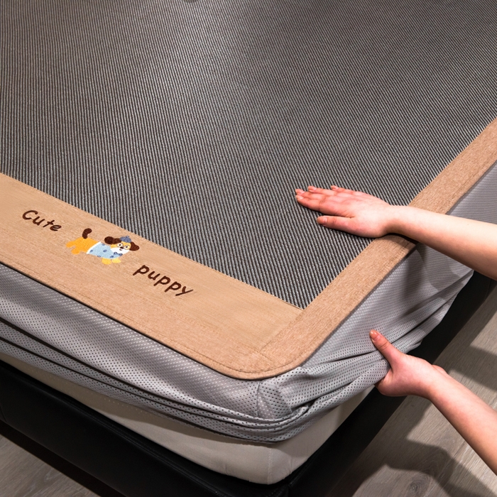 91家纺网 家纺一手货源 找家纺 倾慕家纺 2026新款A类刺绣冰藤席--床笠款 刺绣小狗银咖色床笠款