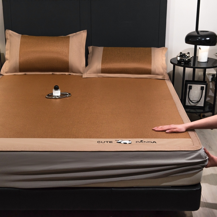 91家纺网 家纺一手货源 找家纺 倾慕家纺 2026新款A类刺绣冰藤席--床笠款 刺绣熊猫棕色床笠款