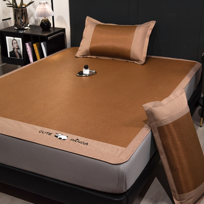 91家纺网 家纺一手货源 找家纺 倾慕家纺 2026新款A类刺绣冰藤席--床笠款 刺绣熊猫棕色床笠款