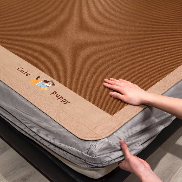 91家纺网 家纺一手货源 找家纺 倾慕家纺 2026新款A类刺绣冰藤席--床笠款 刺绣小狗棕色床笠款