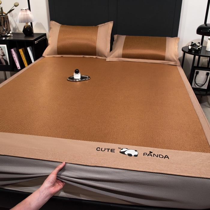 91家纺网 家纺一手货源 找家纺 倾慕家纺 2026新款A类刺绣冰藤席--床笠款 刺绣熊猫棕色床笠款