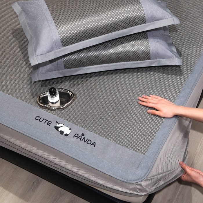 91家纺网 家纺一手货源 找家纺 倾慕家纺 2026新款A类刺绣冰藤席--床笠款 刺绣熊猫灰色床笠款