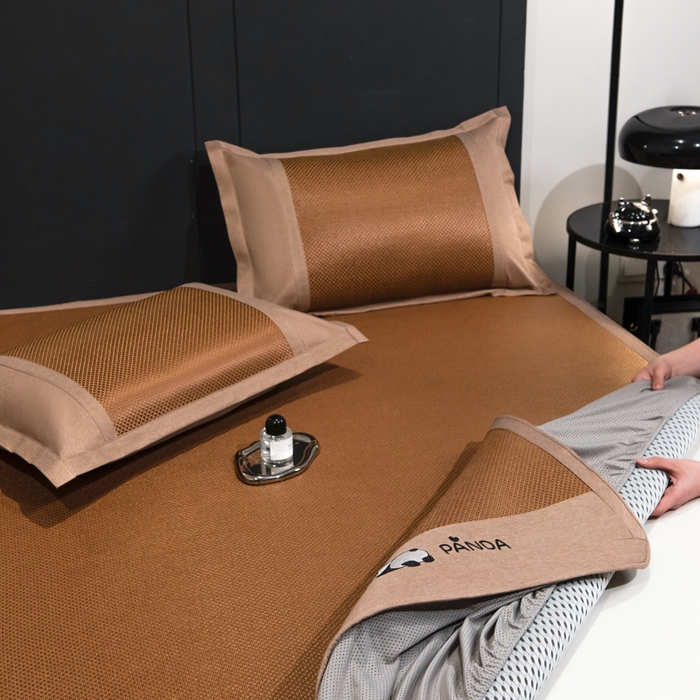 91家纺网 家纺一手货源 找家纺 倾慕家纺 2026新款A类刺绣冰藤席--床笠款 刺绣熊猫棕色床笠款