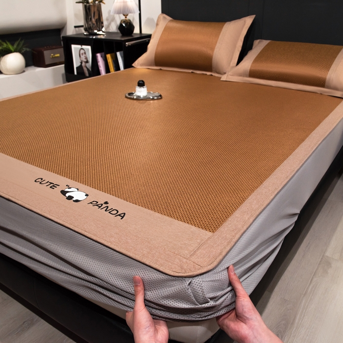 91家纺网 家纺一手货源 找家纺 倾慕家纺 2026新款A类刺绣冰藤席--床笠款 刺绣熊猫棕色床笠款