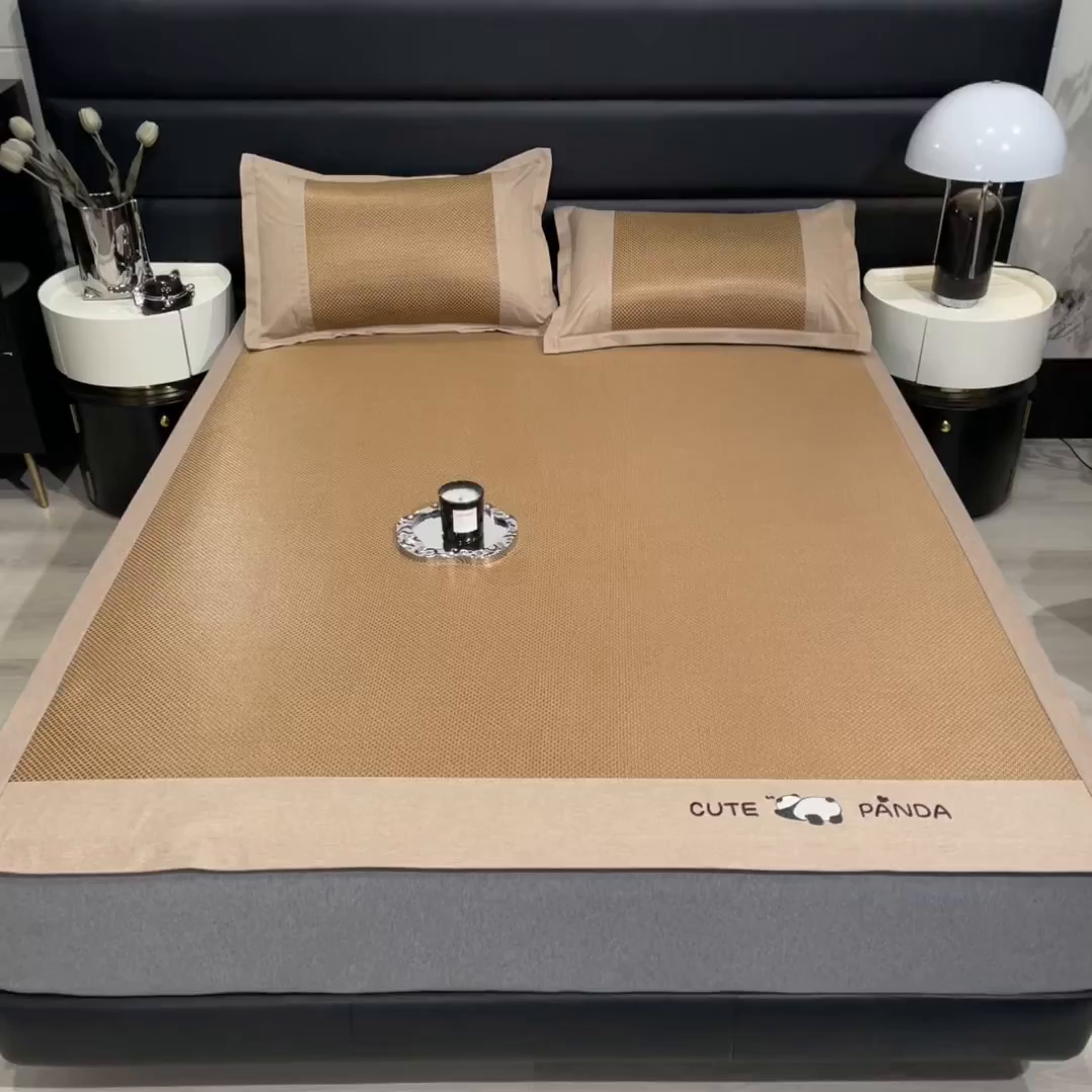 91家纺网 家纺一手货源 找家纺 倾慕家纺 2026新款A类刺绣冰藤席--床笠款 刺绣熊猫棕色床笠款