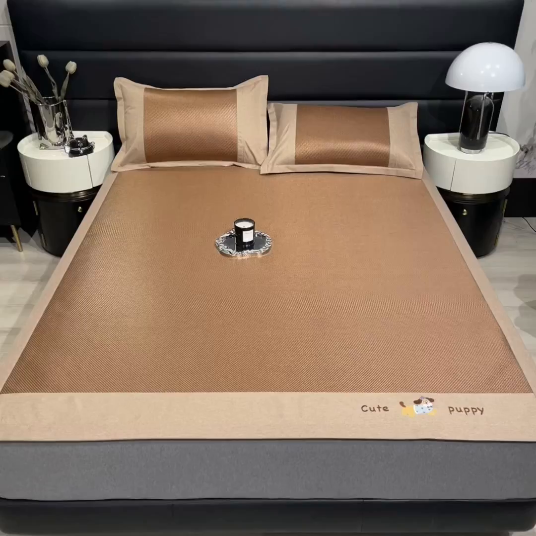 91家纺网 家纺一手货源 找家纺 倾慕家纺 2026新款A类刺绣冰藤席--床笠款 刺绣小狗棕色床笠款