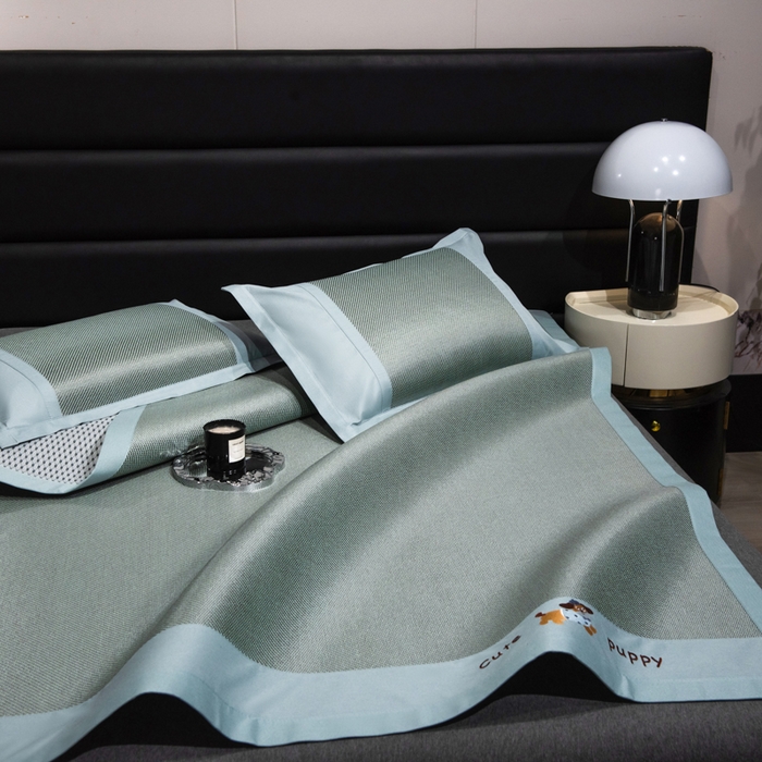 91家纺网 家纺一手货源 找家纺 倾慕家纺 2026新款A类刺绣冰藤席--床席款 刺绣小狗绿色床席款