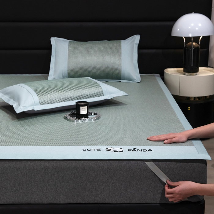 91家纺网 家纺一手货源 找家纺 倾慕家纺 2026新款A类刺绣冰藤席--床席款 刺绣熊猫绿色床席款