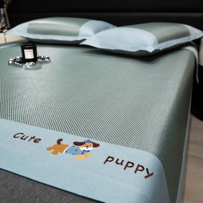 91家纺网 家纺一手货源 找家纺 倾慕家纺 2026新款A类刺绣冰藤席--床席款 刺绣小狗绿色床席款