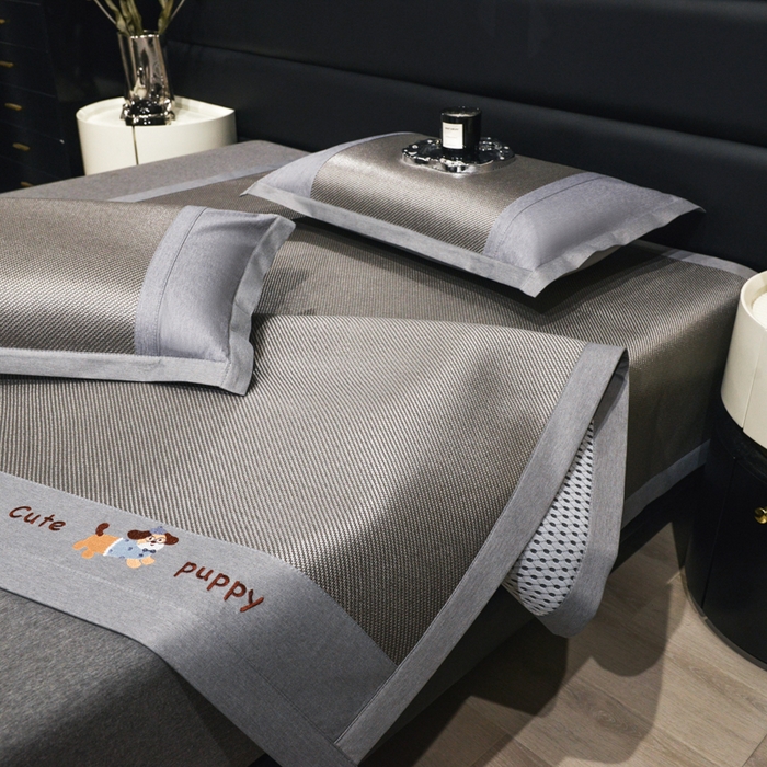 91家纺网 家纺一手货源 找家纺 倾慕家纺 2026新款A类刺绣冰藤席--床席款 刺绣小狗灰色床席款