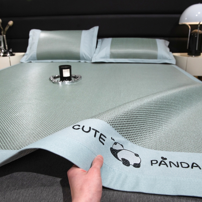 91家纺网 家纺一手货源 找家纺 倾慕家纺 2026新款A类刺绣冰藤席--床席款 刺绣熊猫绿色床席款