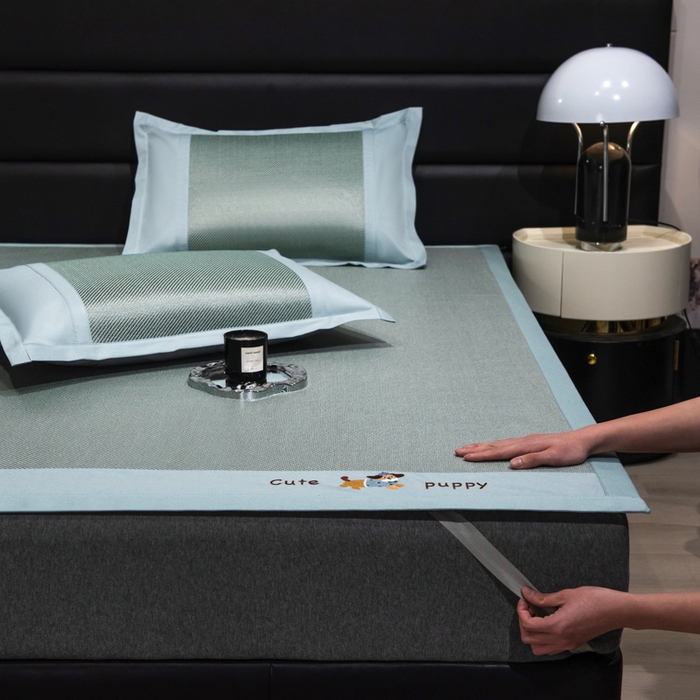 91家纺网 家纺一手货源 找家纺 倾慕家纺 2026新款A类刺绣冰藤席--床席款 刺绣小狗绿色床席款