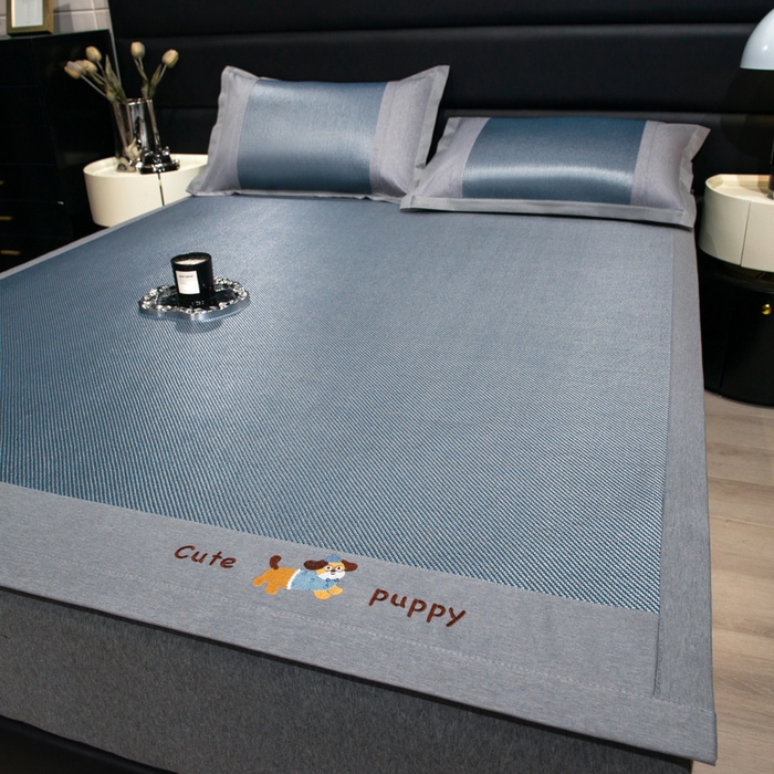 91家纺网 家纺一手货源 找家纺 倾慕家纺 2026新款A类刺绣冰藤席--床席款 刺绣小狗蓝色床席款