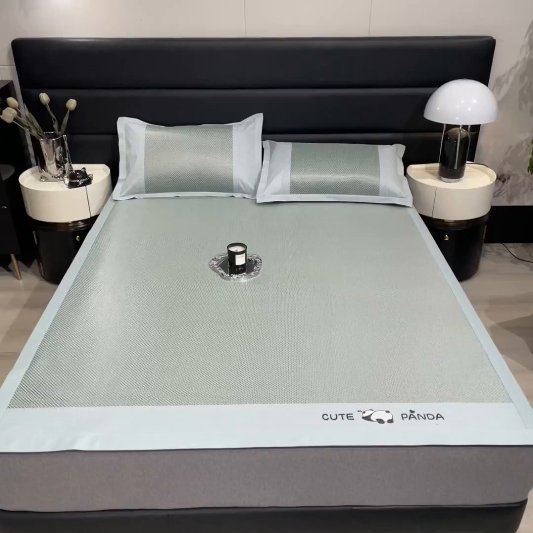 91家纺网 家纺一手货源 找家纺 倾慕家纺 2026新款A类刺绣冰藤席--床席款 刺绣熊猫绿色床席款