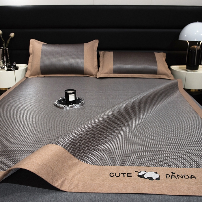 91家纺网 家纺一手货源 找家纺 倾慕家纺 2026新款A类刺绣冰藤席--床席款 刺绣熊猫银咖色床席款