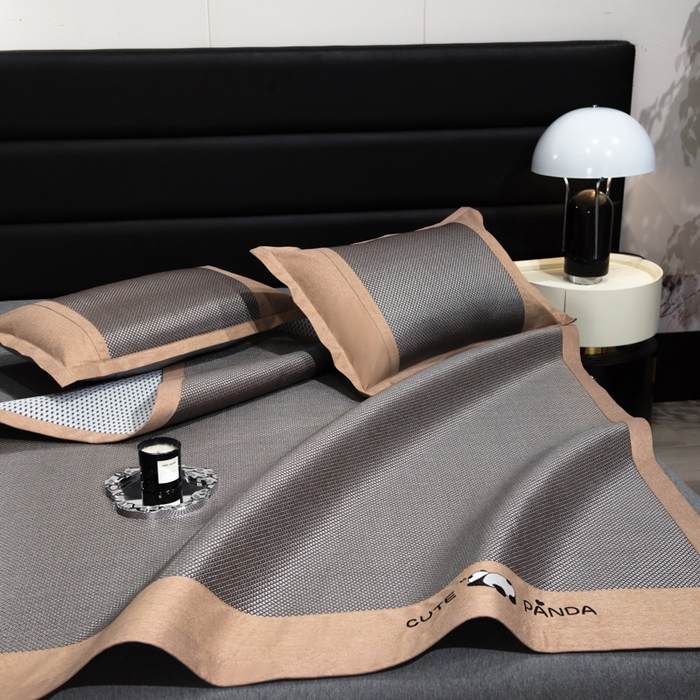 91家纺网 家纺一手货源 找家纺 倾慕家纺 2026新款A类刺绣冰藤席--床席款 刺绣熊猫银咖色床席款