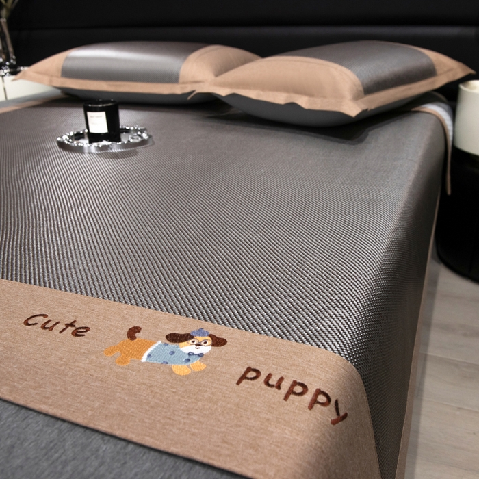 91家纺网 家纺一手货源 找家纺 倾慕家纺 2026新款A类刺绣冰藤席--床席款 刺绣小狗银咖色床席款