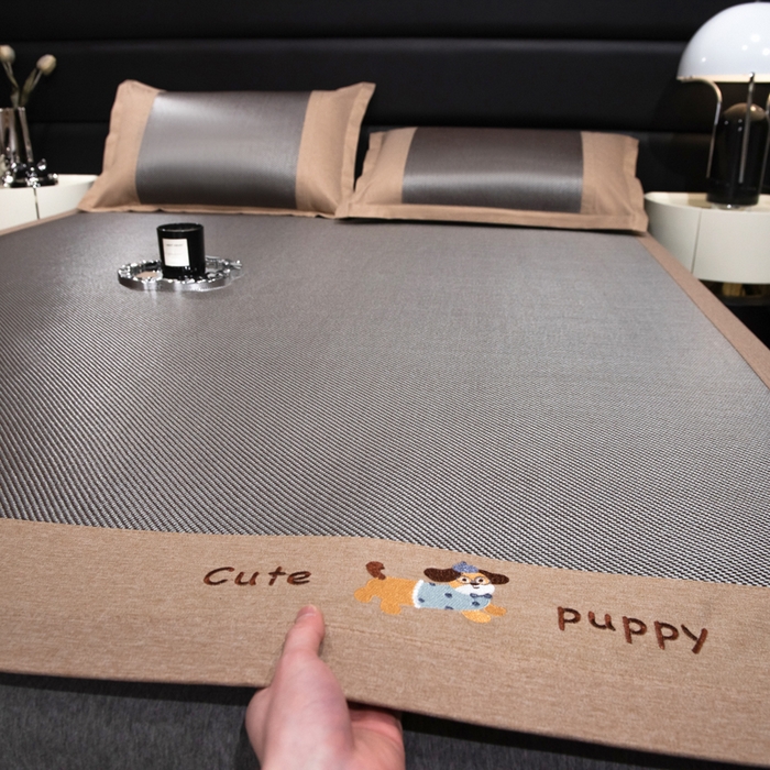 倾慕家纺 2026新款A类刺绣冰藤席--床席款 刺绣小狗银咖色床席款