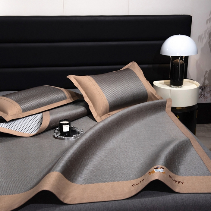 91家纺网 家纺一手货源 找家纺 倾慕家纺 2026新款A类刺绣冰藤席--床席款 刺绣小狗银咖色床席款