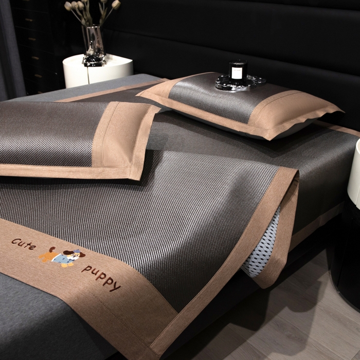 91家纺网 家纺一手货源 找家纺 倾慕家纺 2026新款A类刺绣冰藤席--床席款 刺绣小狗银咖色床席款