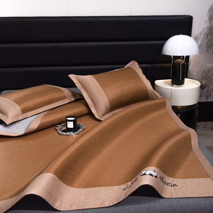 91家纺网 家纺一手货源 找家纺 倾慕家纺 2026新款A类刺绣冰藤席--床席款 刺绣熊猫棕色床席款