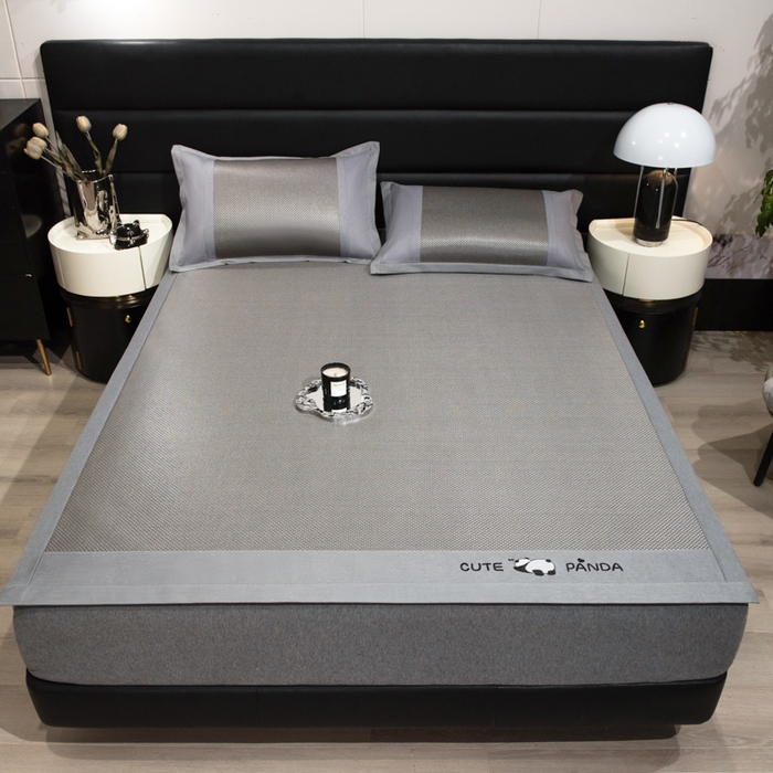 91家纺网 家纺一手货源 找家纺 倾慕家纺 2026新款A类刺绣冰藤席--床席款 刺绣熊猫灰色床席款