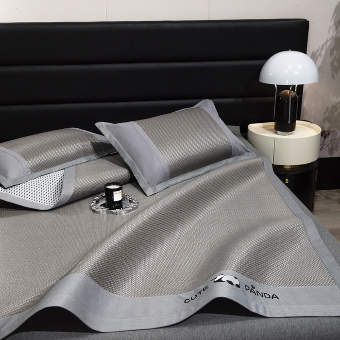 91家纺网 家纺一手货源 找家纺 倾慕家纺 2026新款A类刺绣冰藤席--床席款 刺绣熊猫灰色床席款