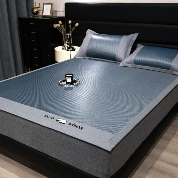 91家纺网 家纺一手货源 找家纺 倾慕家纺 2026新款A类刺绣冰藤席--床席款 刺绣熊猫蓝色床席款