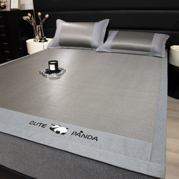 91家纺网 家纺一手货源 找家纺 倾慕家纺 2026新款A类刺绣冰藤席--床席款 刺绣熊猫灰色床席款