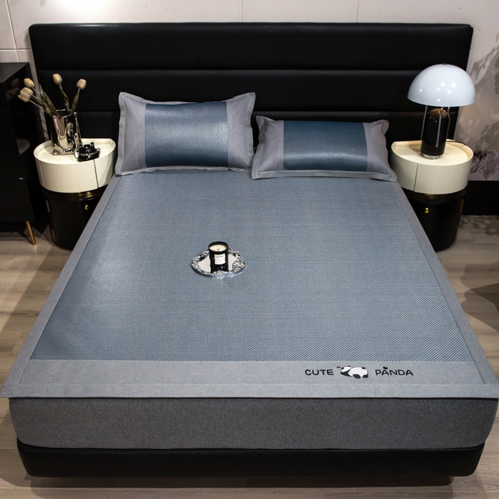 91家纺网 家纺一手货源 找家纺 倾慕家纺 2026新款A类刺绣冰藤席--床席款 刺绣熊猫蓝色床席款